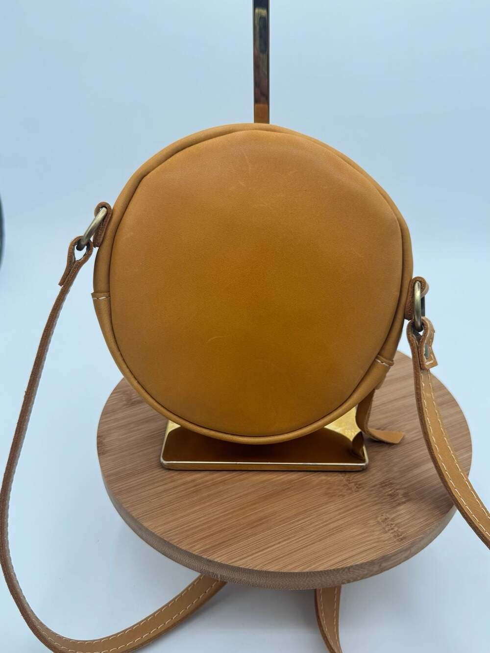 Portland Leather Goods Honey Small Circle Crossbody Full-Grain Leather Bag - Picture 3 of 9